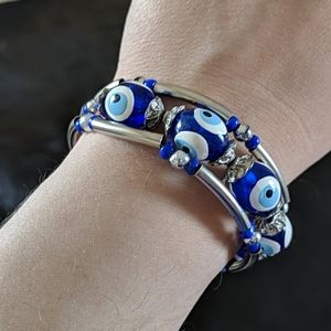 Blue eye bracelet